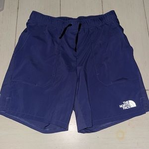 Men’s size small North Face lined shorts